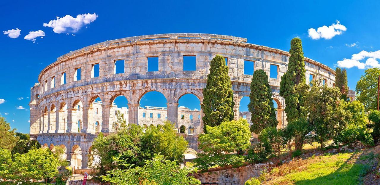 Mia * Pula