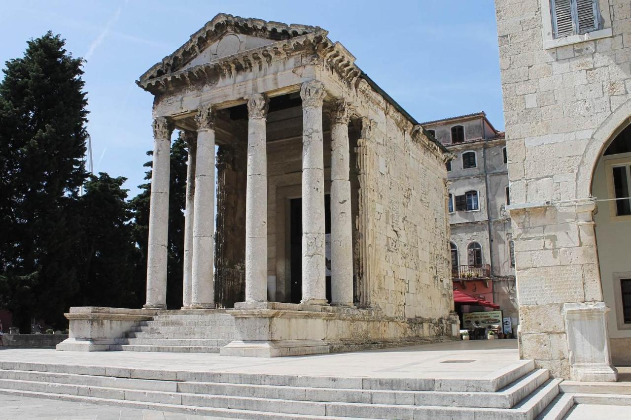 Mia * Pula